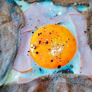 チーズハム卵のガレット